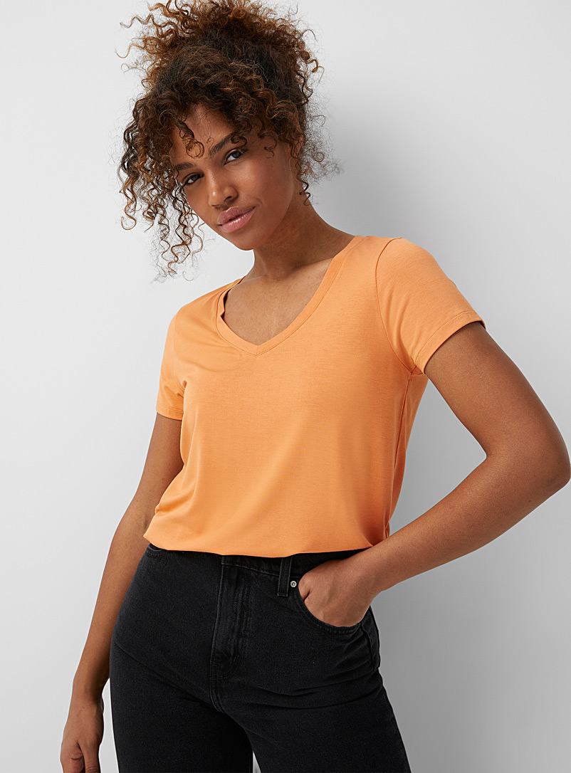 Twik: Le t-shirt col V coupe carrée Orange moyen pour femme