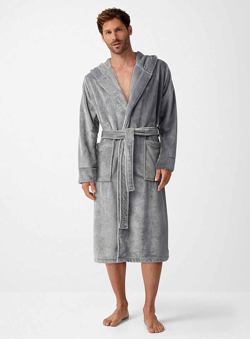 Solid hooded fleece robe, Le 31