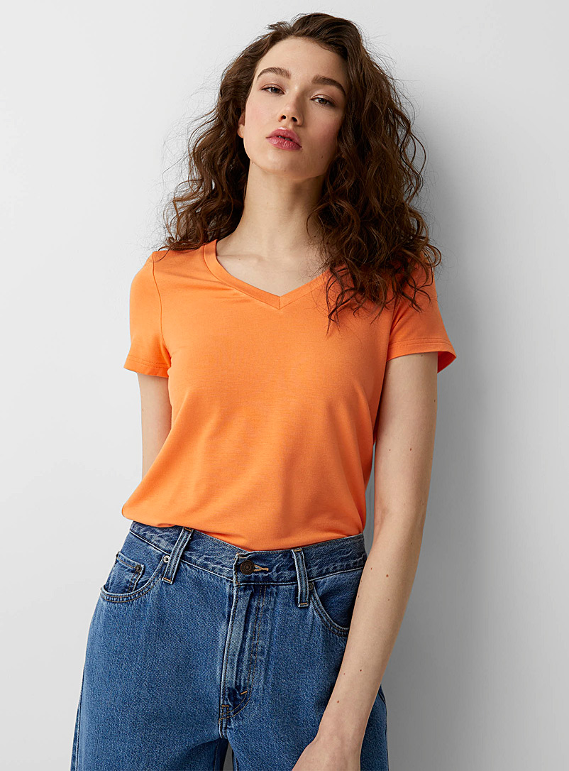 Twik: Le t-shirt col V envers ratiné Orange pour femme