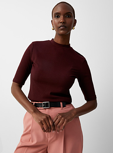 Contemporaine: Le t-shirt col montant fines côtes Rouge foncé-vin-rubis pour femme