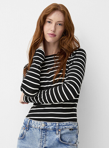 Contemporaine: Le t-shirt ray&eacute; col bateau Noir &agrave; motifs pour femme