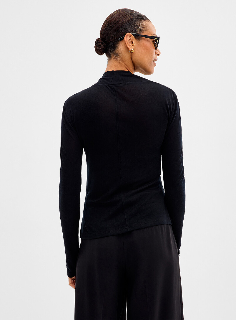 Touch of wool flowy crossover mock-neck T-shirt | Contemporaine