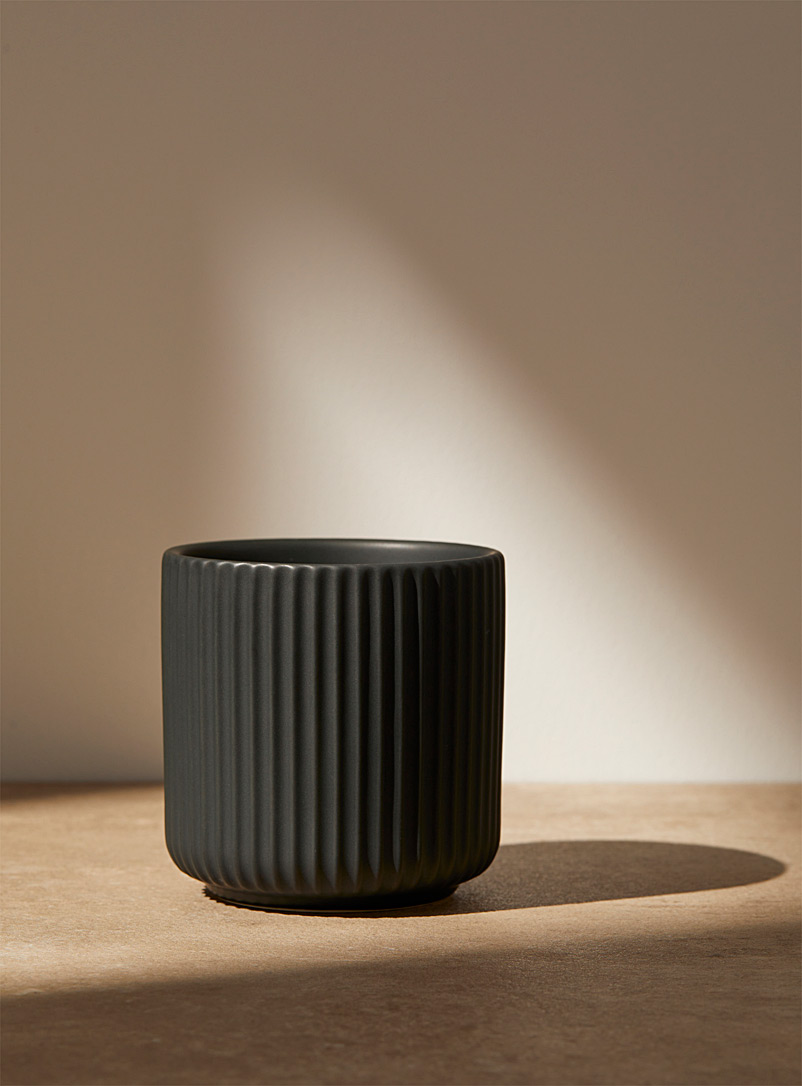 Ladelle Black Stoneware grooved glass