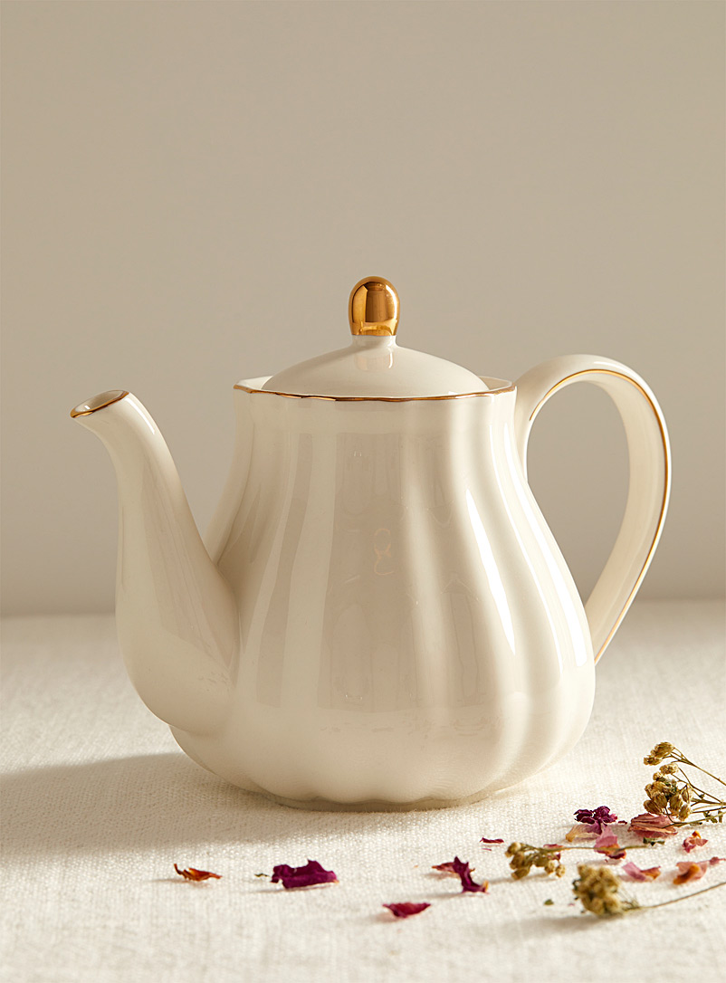 Ladelle White Fine porcelain teapot