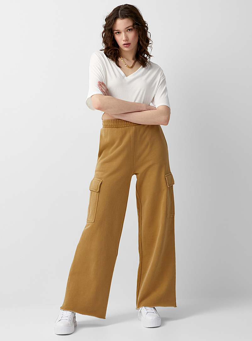 Twik: Le pantalon large cargo molleton Jaune moyen pour femme