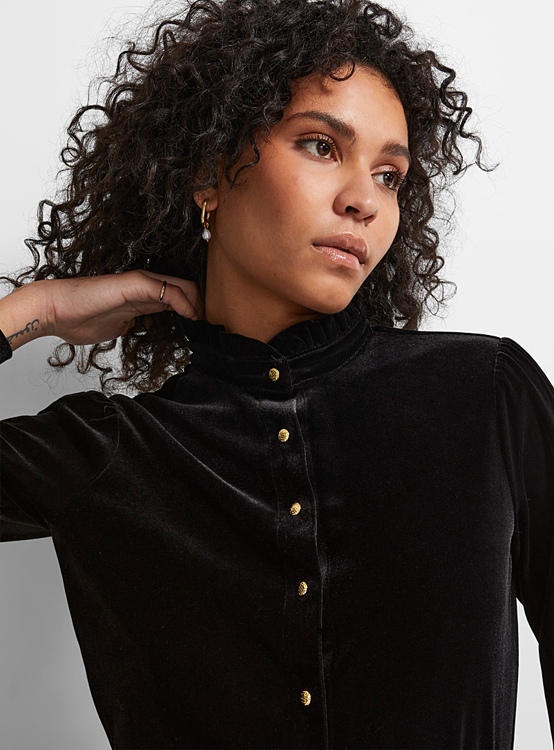 Icône Black Victorian-collar velvet shirt for women