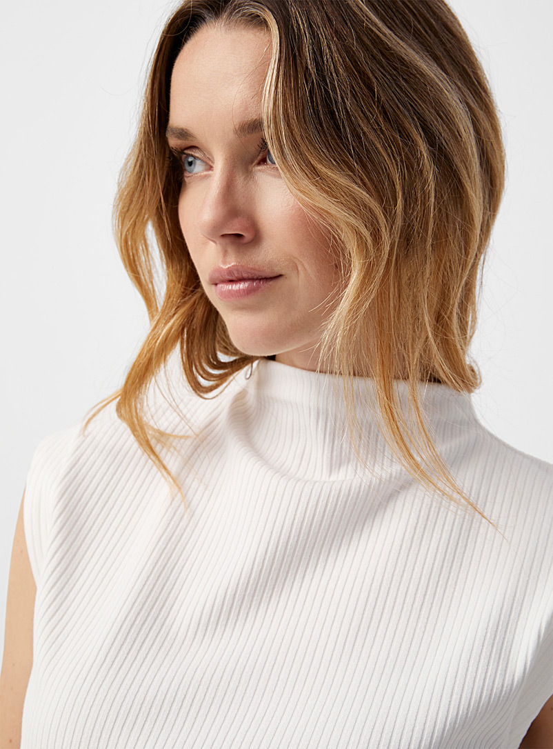 Contemporaine: La camisole col montant côtes plates Blanc pour femme