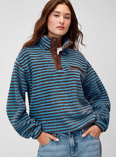 Twik: Le chandail col boutons moutonn&eacute; &agrave; motifs Bleu moyen pour femme