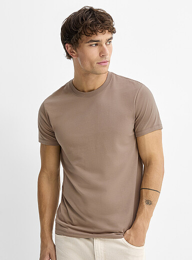 Le t-shirt doux jersey extensible <b>Coupe ajust&eacute;e</b>