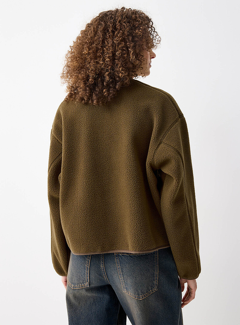 Twik: La veste carr&eacute;e et moutonn&eacute;e Kaki pour femme