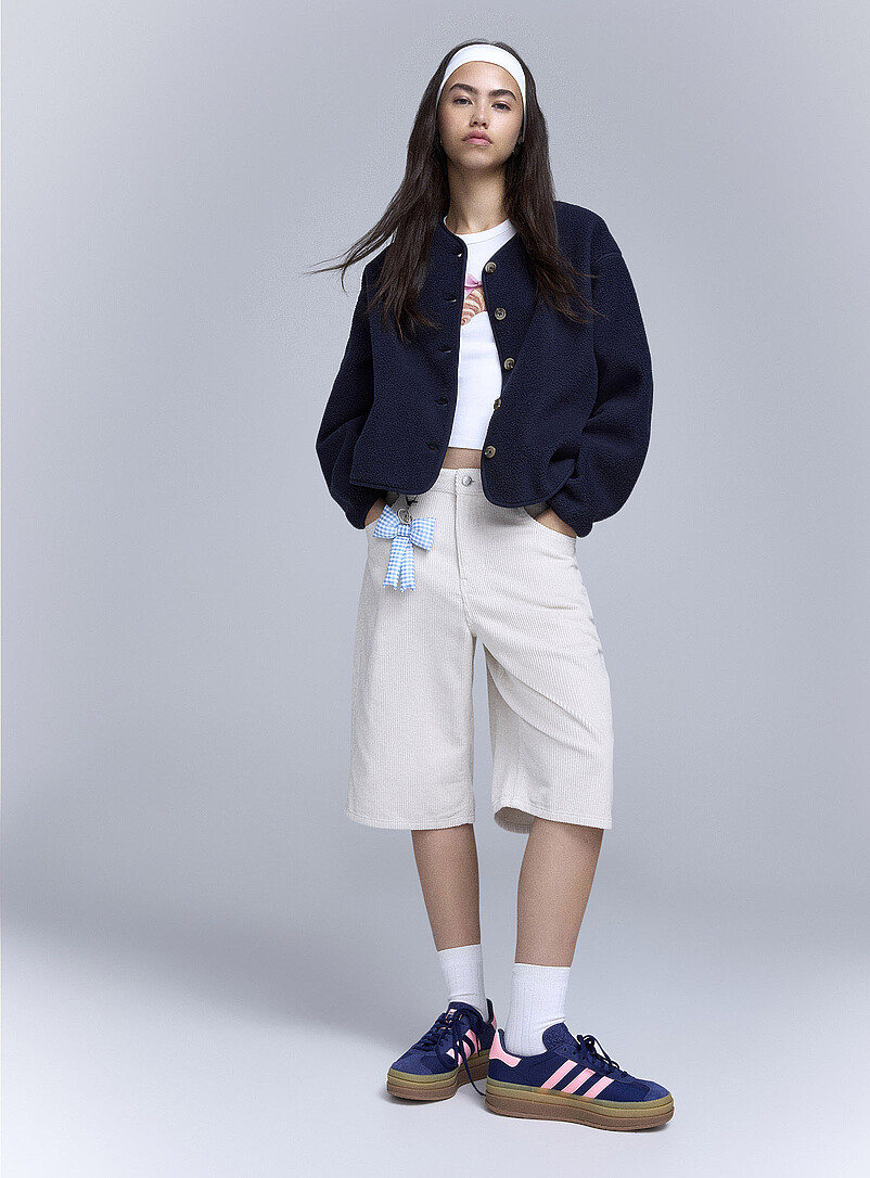 Twik: La veste carr&eacute;e et moutonn&eacute;e Kaki pour femme