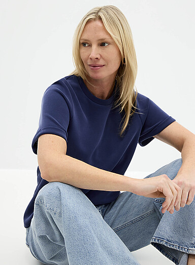 Contemporaine: Le t-shirt peau de p&ecirc;che manches roulott&eacute;es Bleu fonc&eacute; - Indigo pour femme