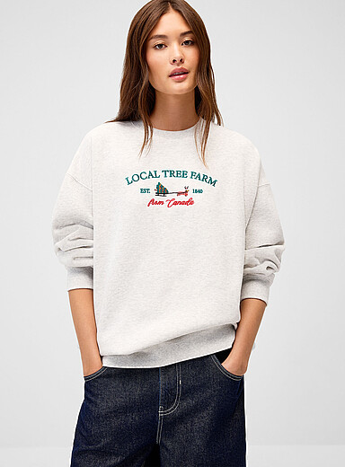 Twik: Le sweat molleton broderie hivernale Gris pour femme