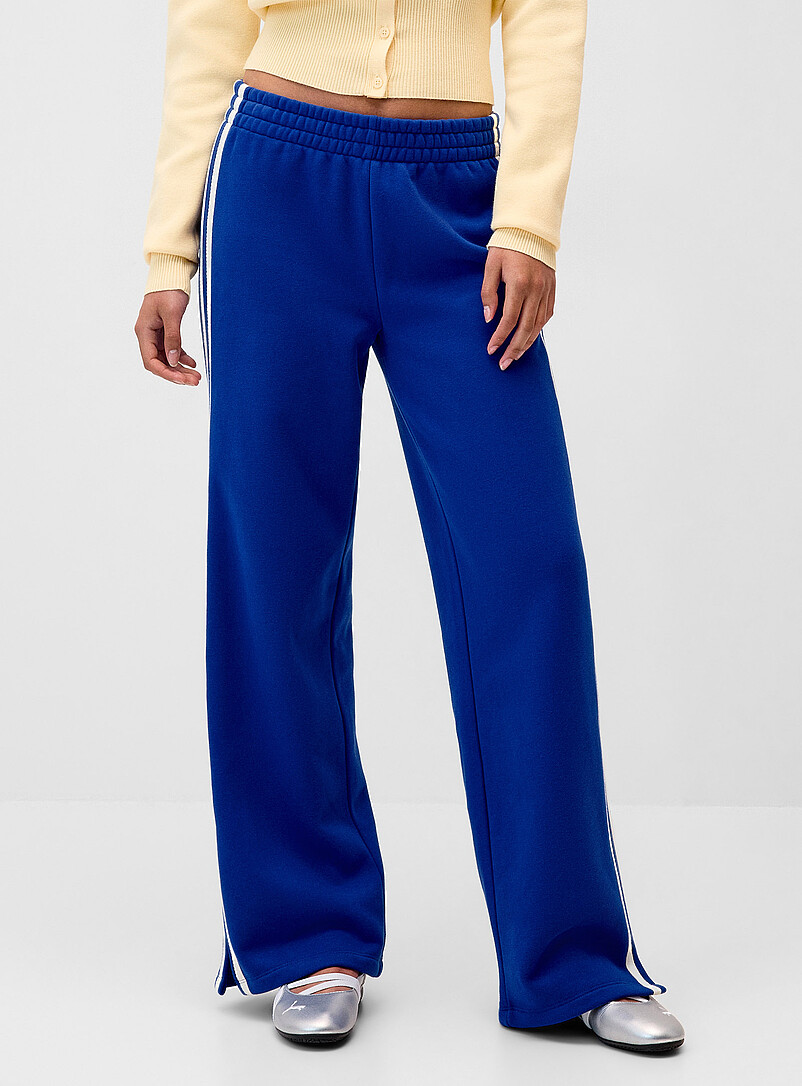 Twik: Le pantalon sweat large rayures <i>track</i> Rouge pour femme