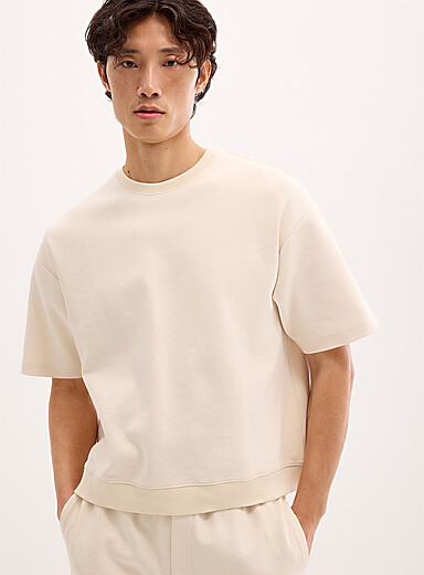 Le sweat manches courtes jersey construit <b>Coupe surdimensionn&eacute;e</b>