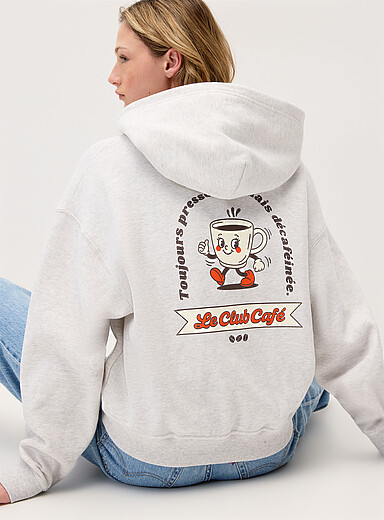 Le sweat ample &agrave; capuche imprim&eacute; dos