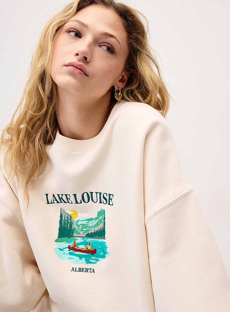 Twik Charlevoix Oversized destination fleece sweatshirt for women