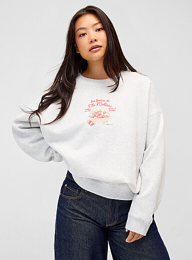 Twik Strawberries from &Icirc;le d'Orl&eacute;ans Oversized destination fleece sweatshirt for women