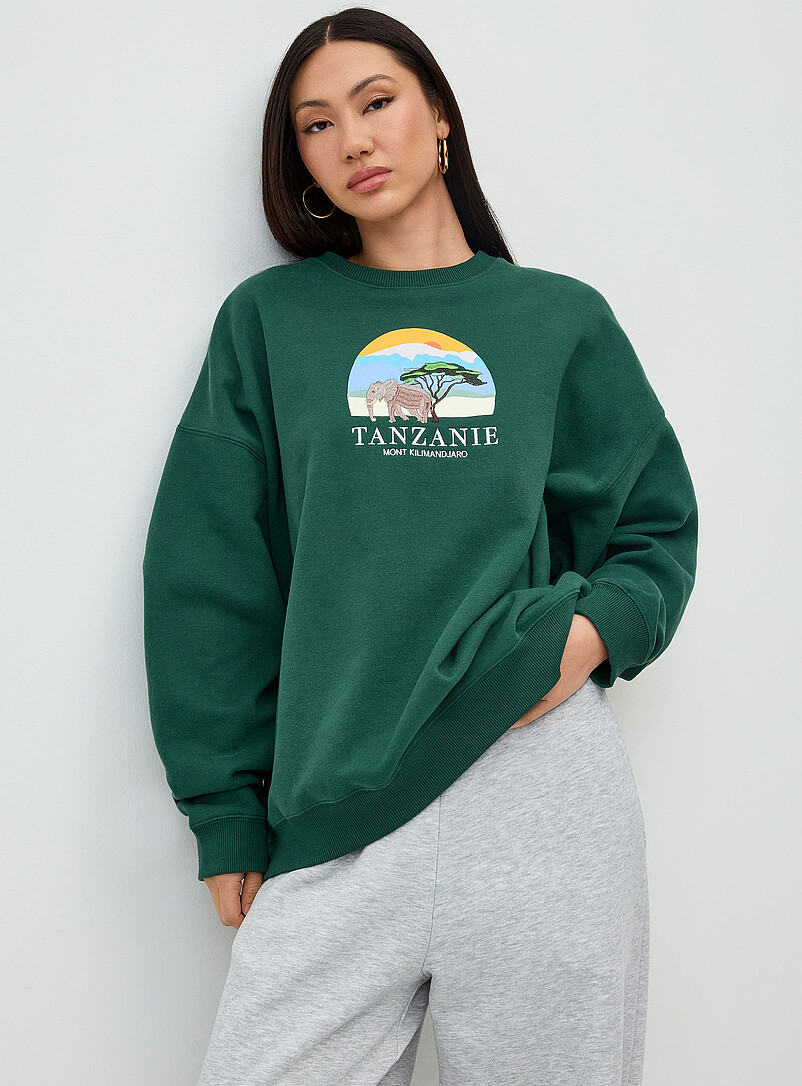 Twik Charlevoix Oversized destination fleece sweatshirt for women