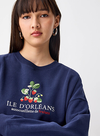 Twik: Le sweat ample molleton destination Fraises de l'&Icirc;le d'Orl&eacute;ans pour femme