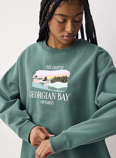 Twik Georgian Bay Oversized destination fleece sweatshirt for women