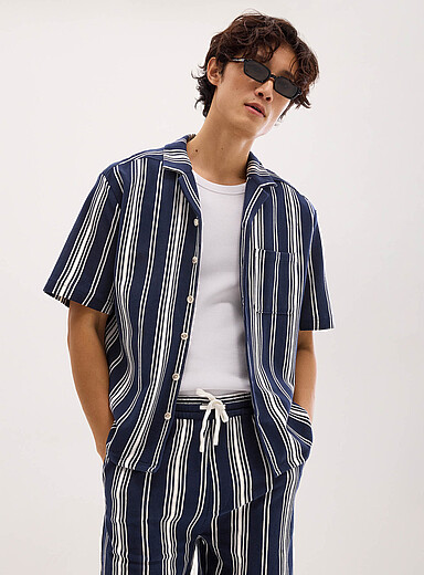 La chemise col ouvert tricot ray&eacute; <b>Coupe confort</b>