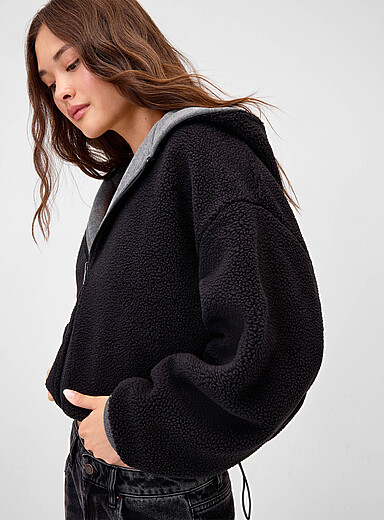 La veste &agrave; capuche r&eacute;versible envers moutonn&eacute;
