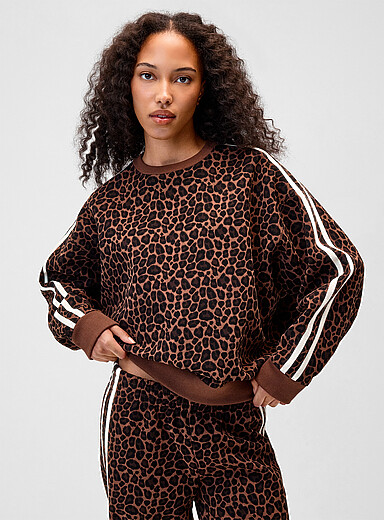 Twik: Le sweat ample motif l&eacute;opard lis&eacute;r&eacute; Brun &agrave; motifs pour femme