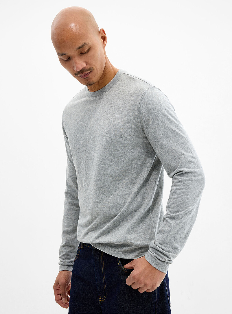Solid Long-Sleeve T-Shirt Standard Fit