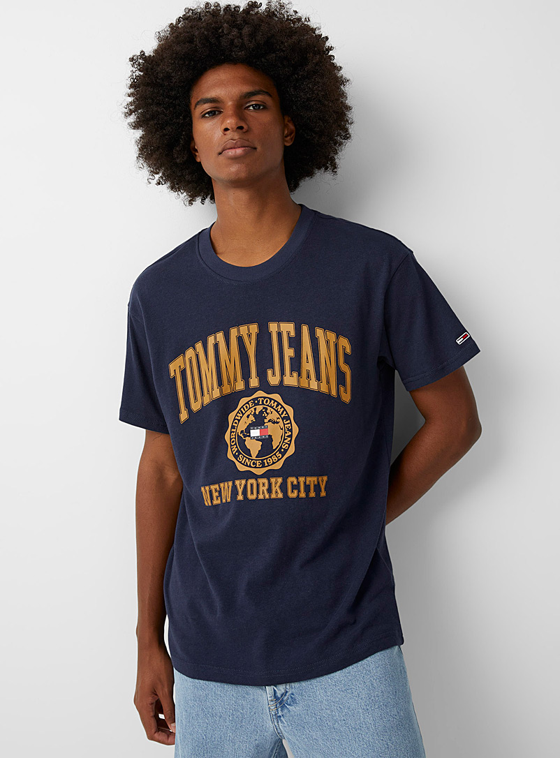 Tommy Hilfiger: Le t-shirt campus Tommy Marine pour homme