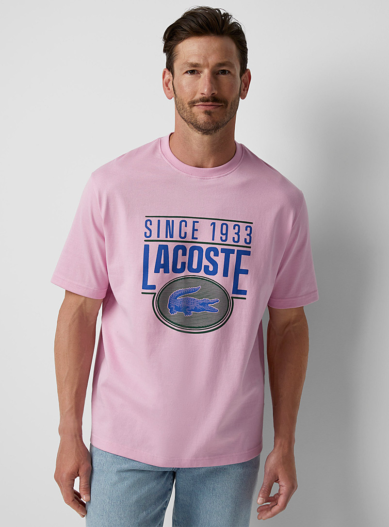 Lacoste: Le t-shirt ample à logo rétro Rose pour homme