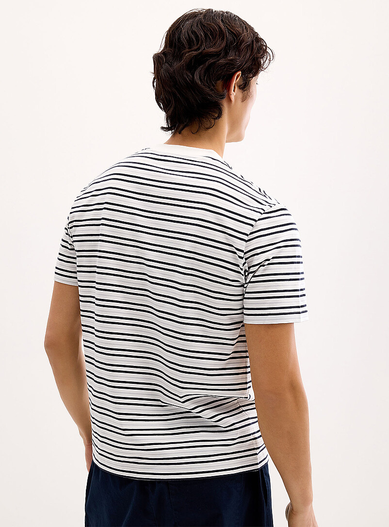 Lacoste: Le t-shirt rayure moderne Blanc &agrave; motifs pour homme