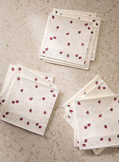 Strawberries paper napkins 16.5 x 16.5&nbsp;cm. Pack of 25.
