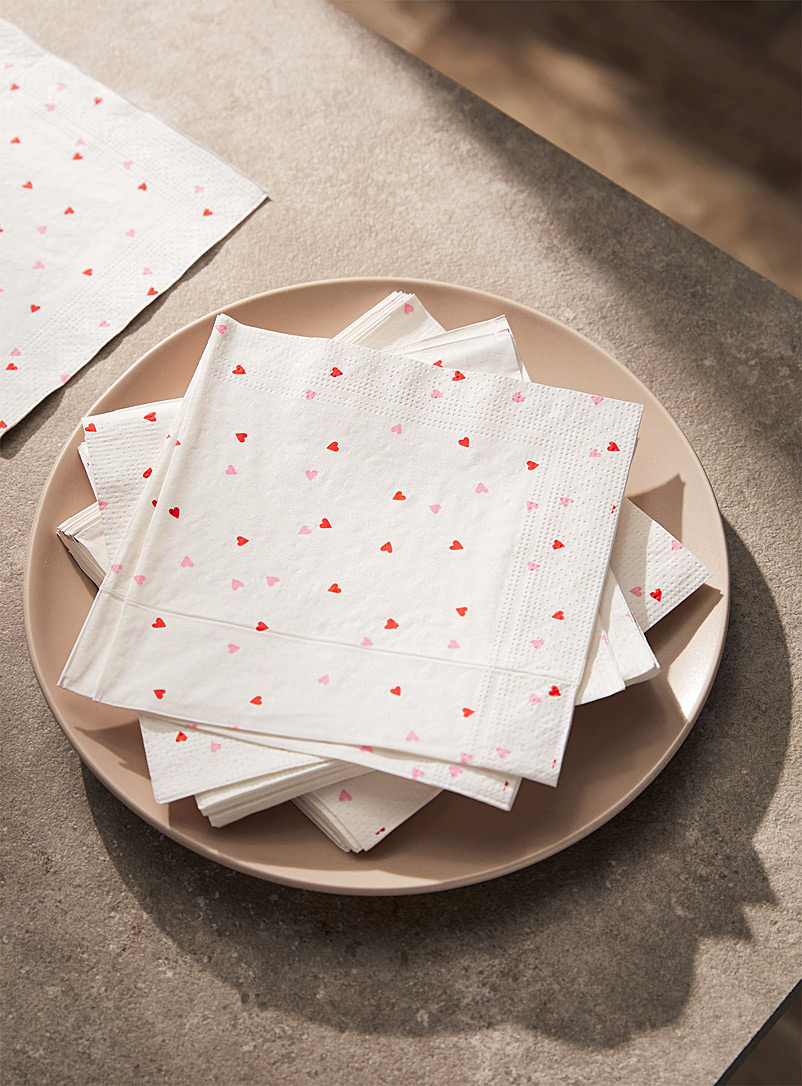Simons Maison: Les serviettes en papier coeurs sucrés 16,5 x 16,5 cm. Paquet de 25. Blanc à motifs