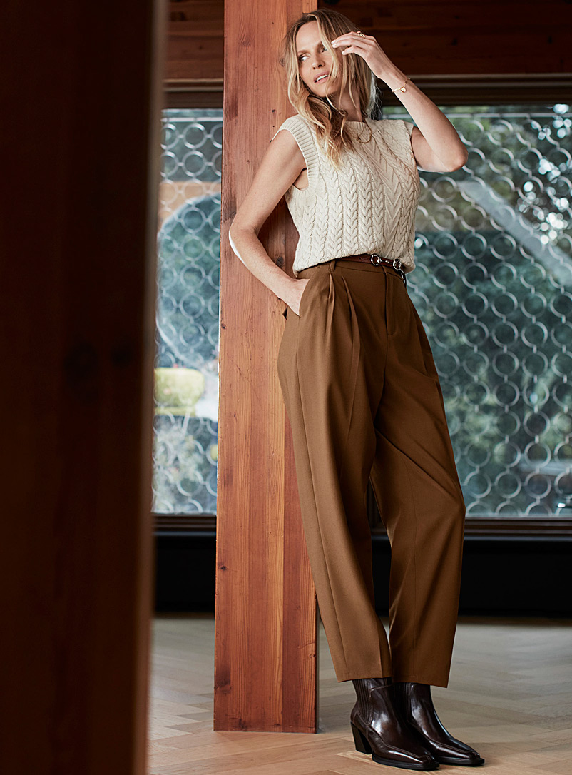 Contemporaine Brown Pleated stretch barrel pant for women