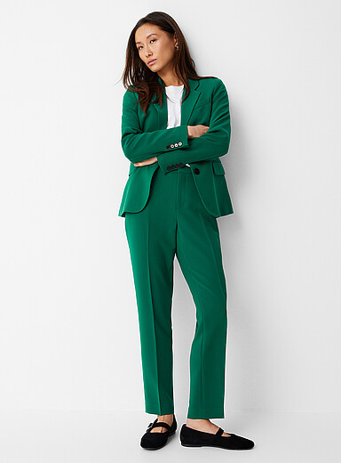 Le pantalon cr&ecirc;pe tailleur <b>Coupe : jambe droite, taille haute</b>