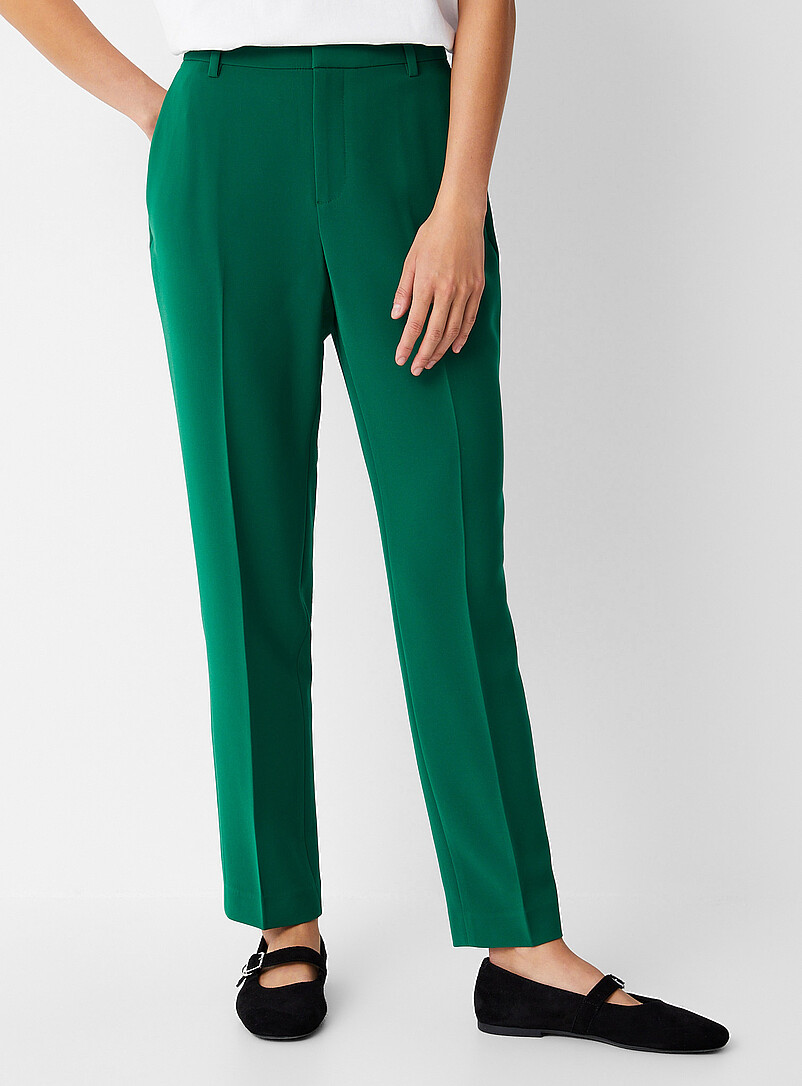 Contemporaine: Le pantalon cr&ecirc;pe tailleur <b>Coupe : jambe droite, taille haute</b> Vert pour femme