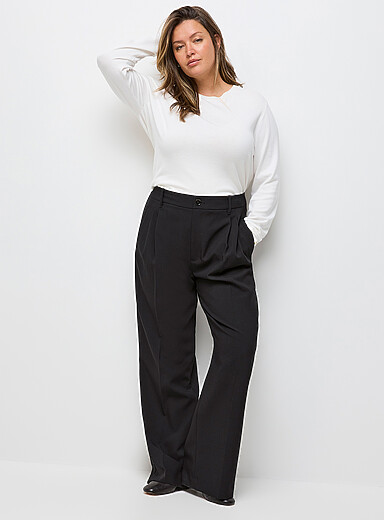Contemporaine Black Essential soft piqu&eacute; pant <b>Fit: Wide leg, mid rise</b> for women