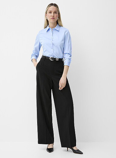 Contemporaine: Le pantalon habill&eacute; fluide <b>Coupe : jambe large, taille haute</b> Noir pour femme