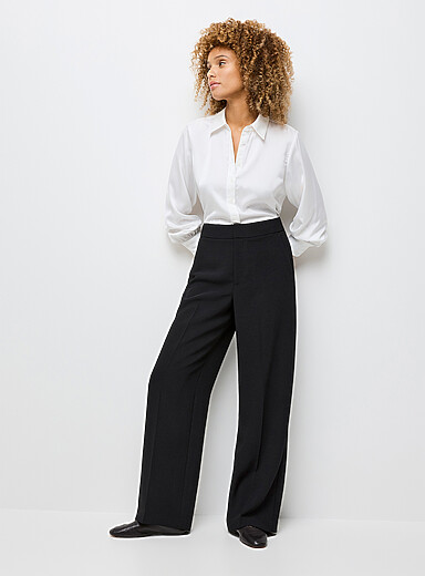 Moderne textured crepe pant <b>Fit: Wide leg, high rise</b>