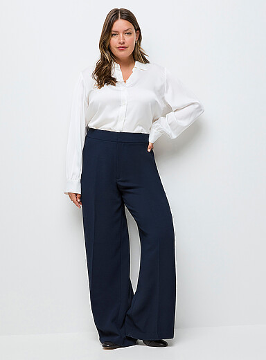 Moderne textured crepe pant <b>Fit: Wide leg, high rise</b>