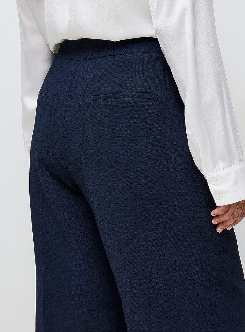 Contemporaine: Le pantalon Moderne cr&ecirc;pe textur&eacute; <b>Coupe : jambe large, taille haute</b> Bleu marine - Bleu nuit pour femme