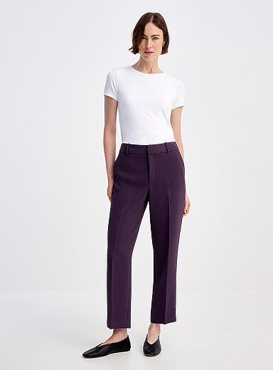 Contemporaine: Le pantalon Universel cr&ecirc;pe textur&eacute; <b>Coupe : jambe semi-ajust&eacute;e, taille mi-haute</b> Raisin - Pourpre fonc&eacute; pour femme