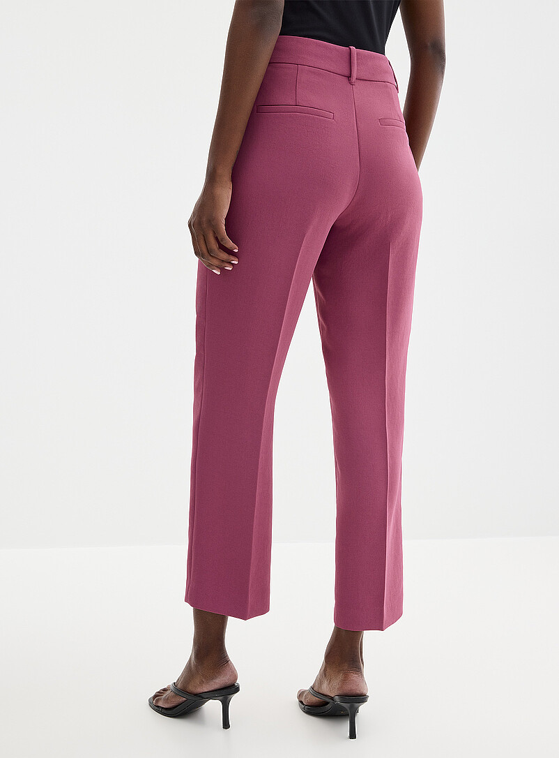 Contemporaine: Le pantalon Universel cr&ecirc;pe textur&eacute; <b>Coupe : jambe semi-ajust&eacute;e, taille mi-haute</b> Vieux rose pour femme