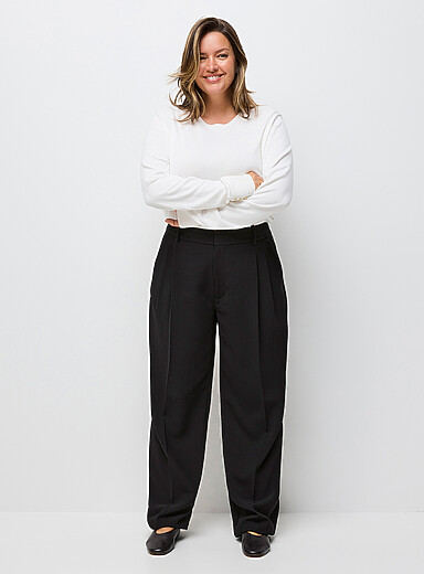 Contemporaine: Le pantalon Essentiel cr&ecirc;pe fluide <b>Coupe : jambe large, taille mi-haute</b> Noir pour femme