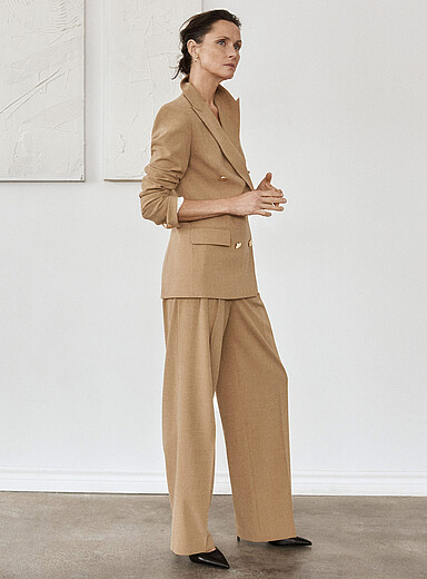 Le pantalon Essentiel extensible <b>Coupe : jambe large, taille mi-haute</b>