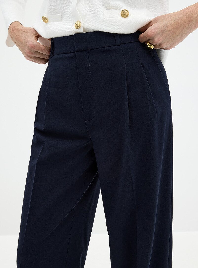 Contemporaine Black Essential stretch pant <b>Fit: Wide leg, mid rise</b> for women