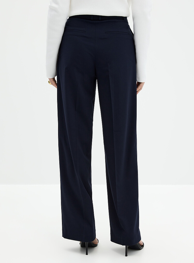 Contemporaine Black Essential stretch pant <b>Fit: Wide leg, mid rise</b> for women