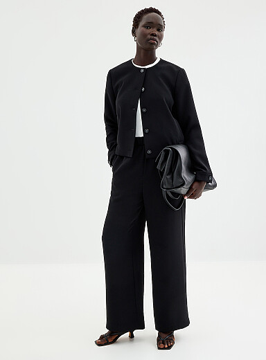Le pantalon cr&ecirc;pe textur&eacute; taille &eacute;lastique <b>Coupe : jambe large, taille tr&egrave;s haute</b>