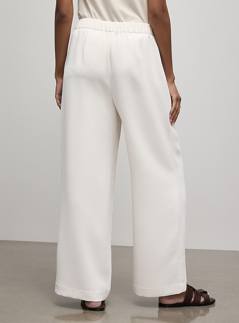 Contemporaine: Le pantalon cr&ecirc;pe textur&eacute; taille &eacute;lastique <b>Coupe : jambe large, taille tr&egrave;s haute</b> Blanc cass&eacute; pour femme